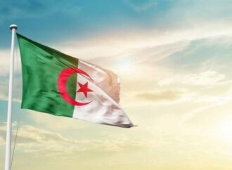 أبرز حزب علماني في الجزائر يحذر من “استحواذ الإسلاميين على مفاصل الدولة”.. والنقاش الأيديولوجي يطفو من جديد على السطح