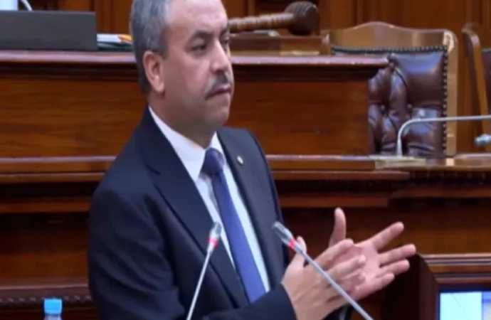 بعد تصريحه بأن تيزي وزو حلّت الثانية في ترتيب « البيام ».. الأرسيدي يهاجم بشدة وزير التربية